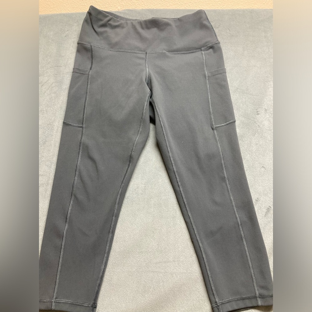 Iuga Capri Leggings Gray M